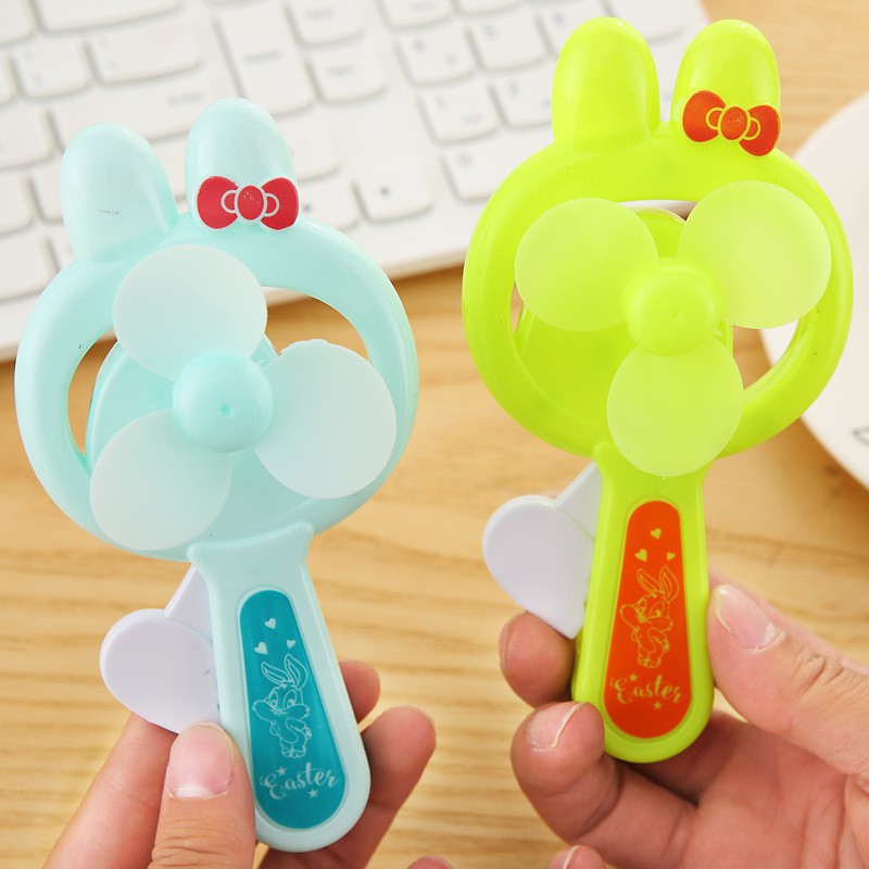 Quạt Nhựa Mini 3 Cánh Bóp Tay ngẫu nhiên