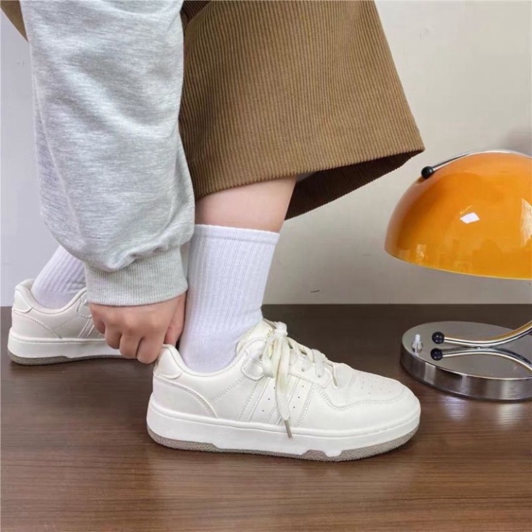 Giày thể thao nữ chất da mềm dáng basic, Giày  Nữ 𝗨𝗹𝘇𝘇𝗮𝗻𝗴 𝗕𝗔́𝗡𝗛 𝗠𝗜̀ 𝗧𝗿𝗲𝗻𝗱𝗶𝗻𝗴 HOT nhất hiện nay phù hợp đi làm đi chơi
