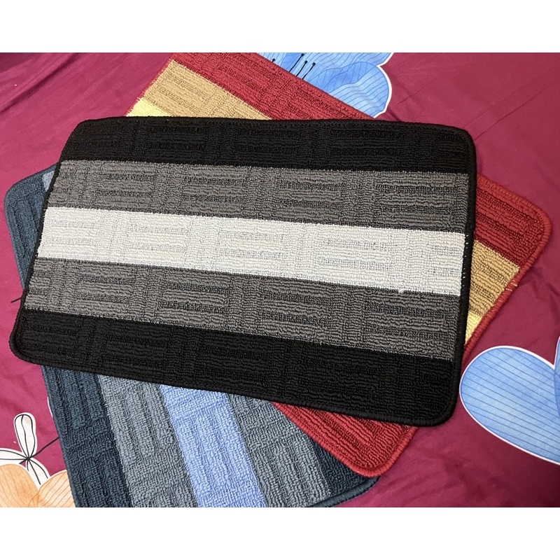 Thảm lau chân chống trượt hoạ tiết kẻ ngang 38x58cm