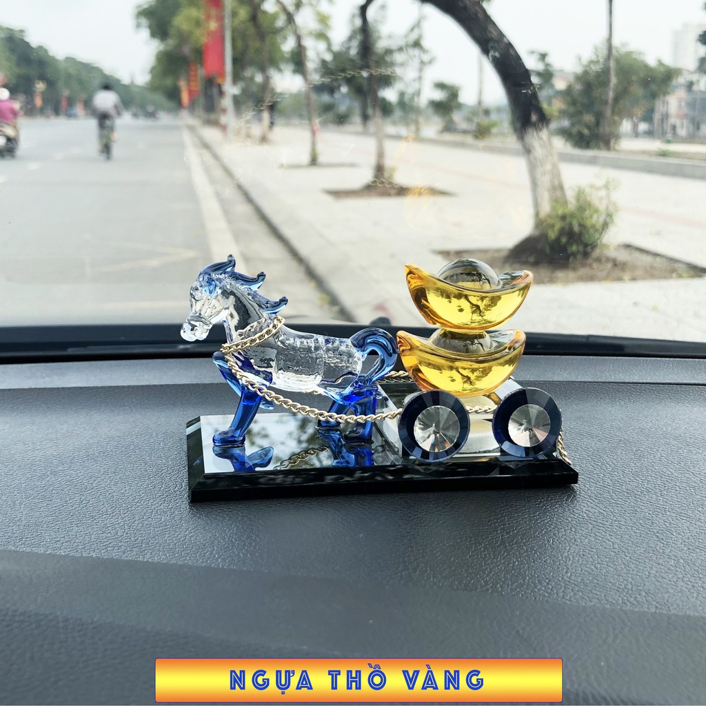 Tượng ngựa kéo vàng