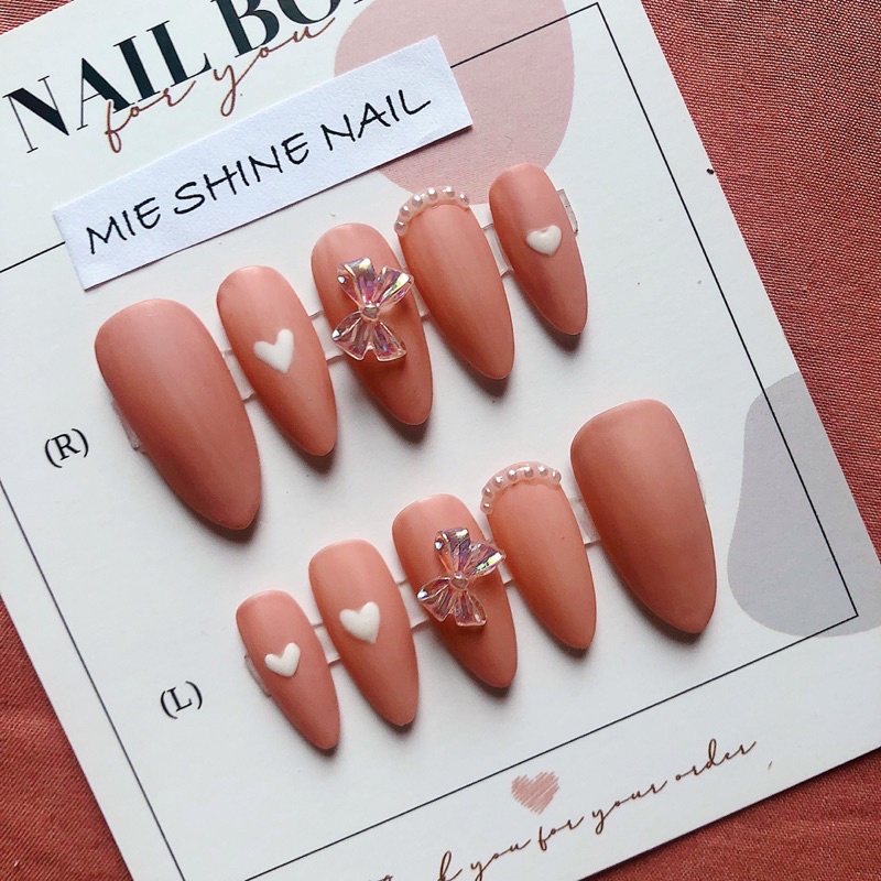 Nail box móng tay giả màu hồng nude đơn giản thanh lịch