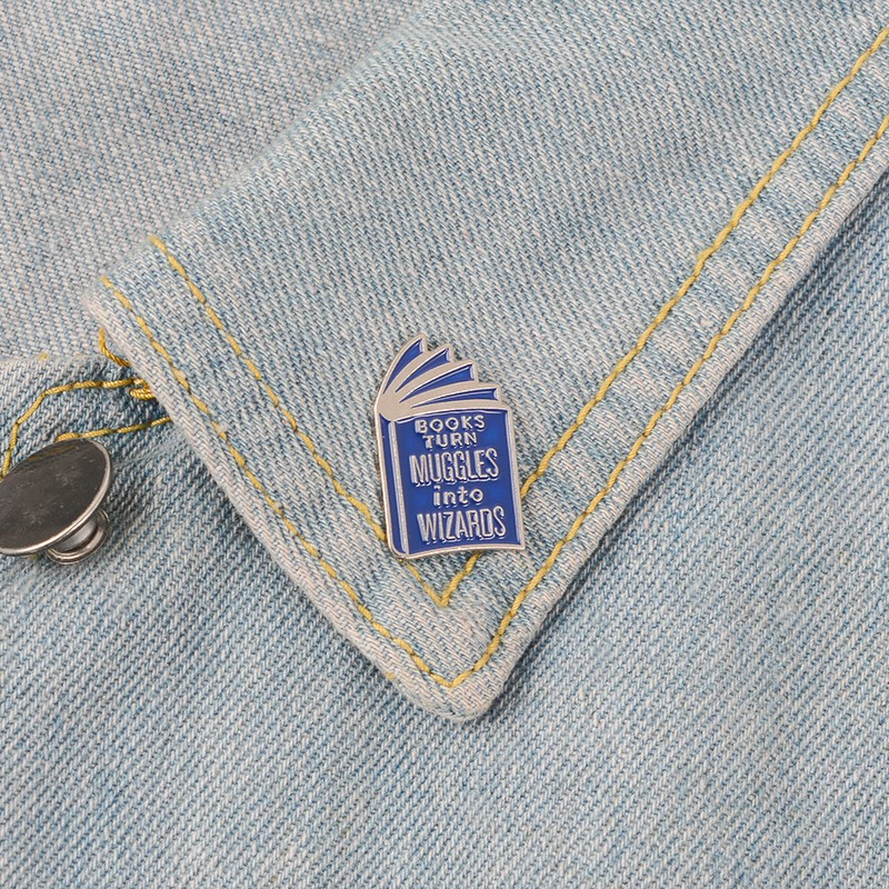 Ghim cài áo QIHE JEWELRY Họa Tiết Quyển Sách Ma Thuật