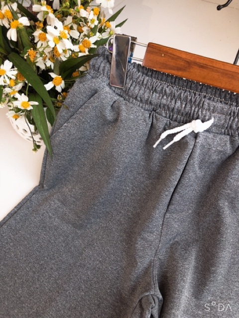 Quần short unisex nam nữ chất da cá | BigBuy360 - bigbuy360.vn