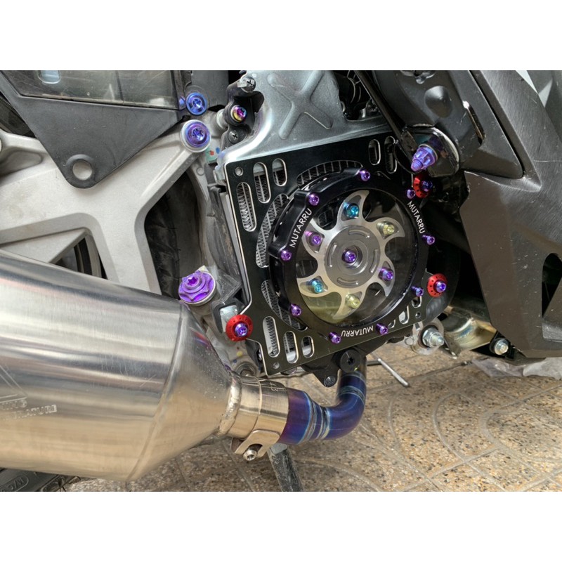Che két nước nhôm  quat xoay mutarru full ốc titanium gr5 gắn trực tiếp cho vario , sh mode , ab