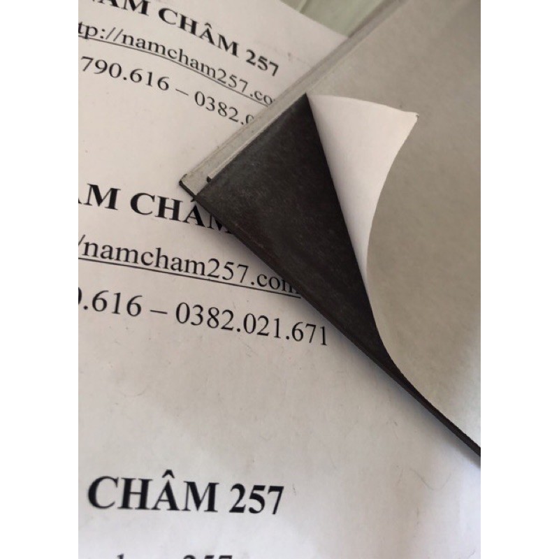 Nam châm A4 dày 1mm màu nâu có băng keo nam châm dạng dẻo dễ dàng cắt và sử dụng