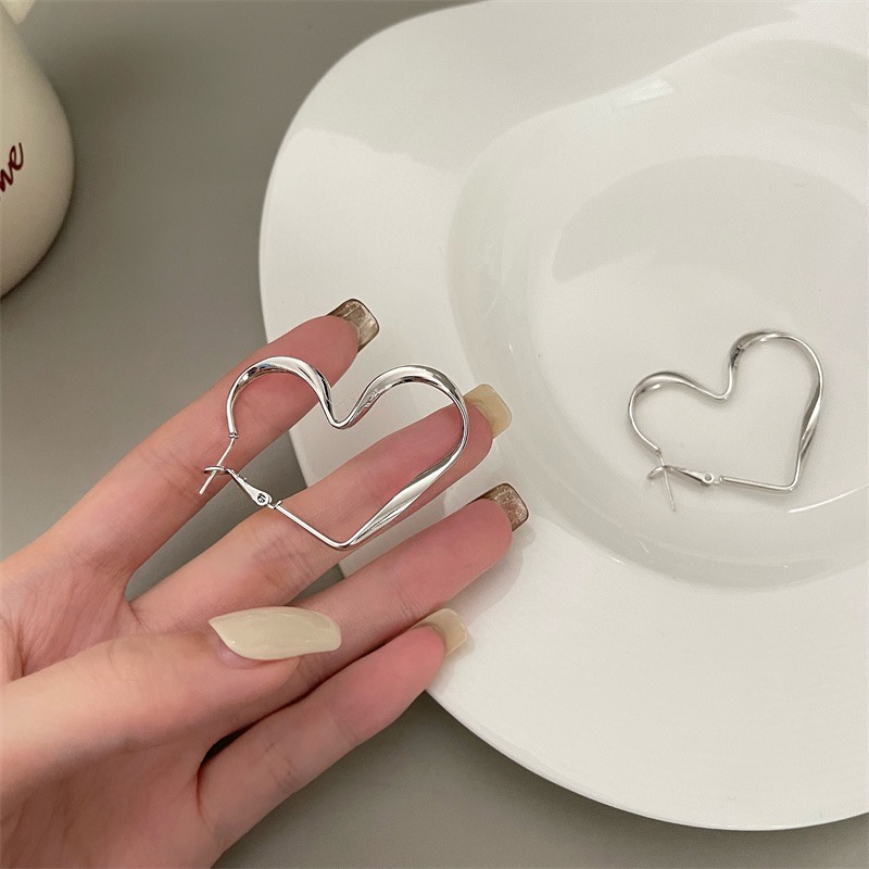 Khuyên Tai Dạng Móc Hình Trái Tim Màu Bạc Thời Trang Phong Cách Hàn Quốc