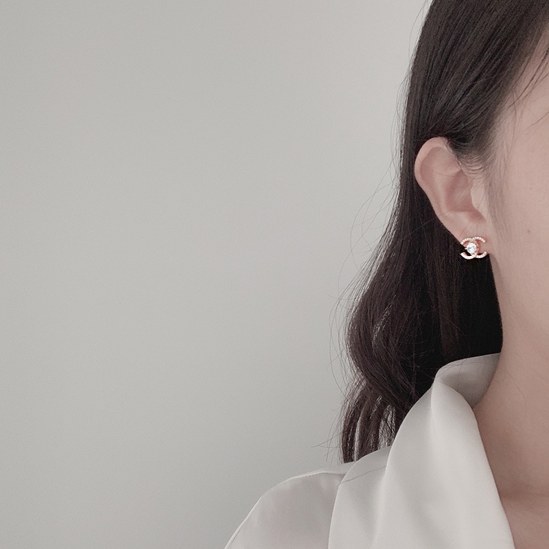 Khuyên tai phối hai chữ C ngược dành cho nữ
