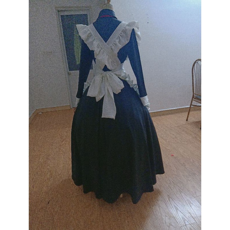 Trang phục hầu gái dáng dài