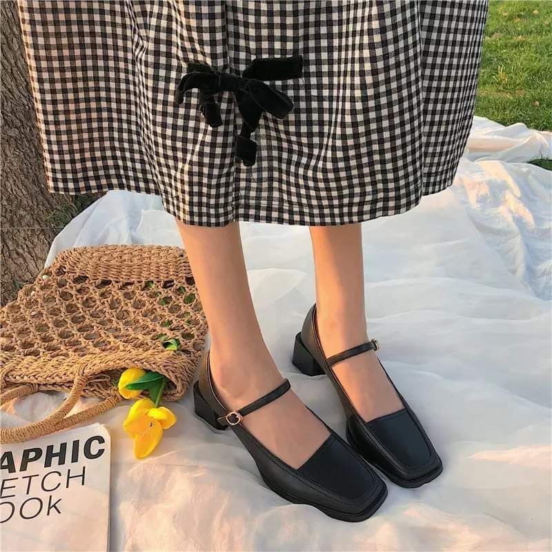 Giày Mary Jane mũi vuông