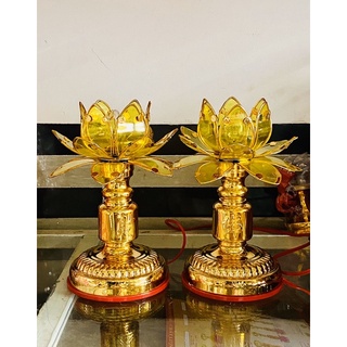 MỘT CẶP ĐÈN THỜ HOA SEN VÀNG