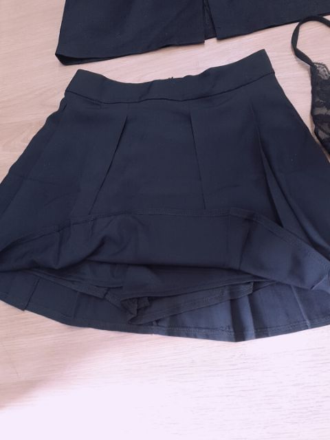 Sét 3 món .áo bra ren + chân váy có lót quần kèm áo khoác vest tay viền lông.