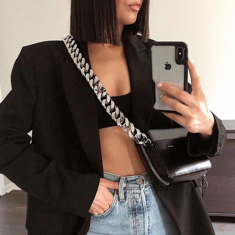 Túi Đeo Trước Ngực Màu Đen Phối Dây Xích Kim Loại Dày Dặn Cá Tính Dành Cho Nữ