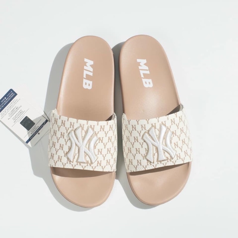 Dép  MLB Logo Thêu Nâuu