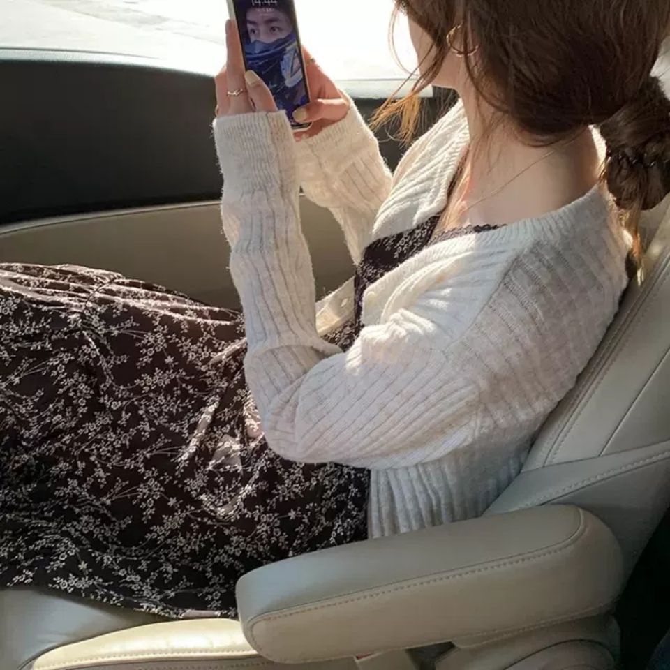 Đầm hoa hai dây cổ chữ V phối ren phong cách Hàn Quốc