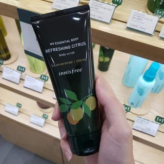 Tẩy da chết cơ thể Innisfree body scrub