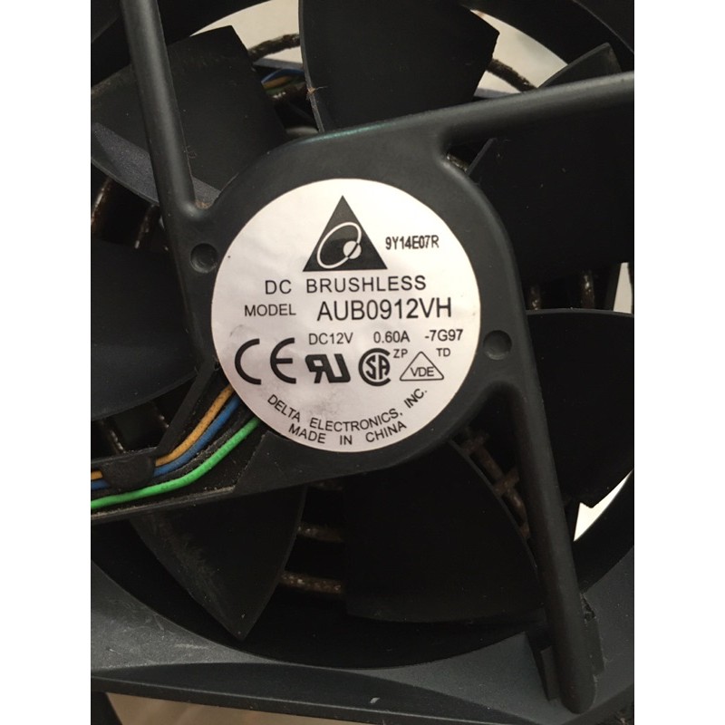 Quạt tỏa nhiệt  rất khỏe từ  12V . 0,25-0,6 A .  /1chiếc