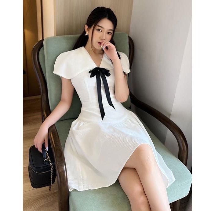 Đầm xòe đi dự tiệc cưới cổ V, màu trắng thanh lịch - dành cho các nàng công sở -  Rolly