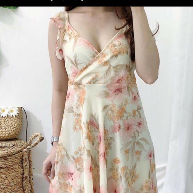 Váy hoạ tiết hoa