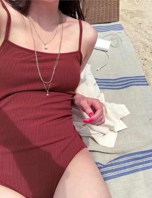 [Ảnh khách, ảnh vải từ ảnh 5 ~] Bộ monokini đỏ đô hở lưng quyến rũ