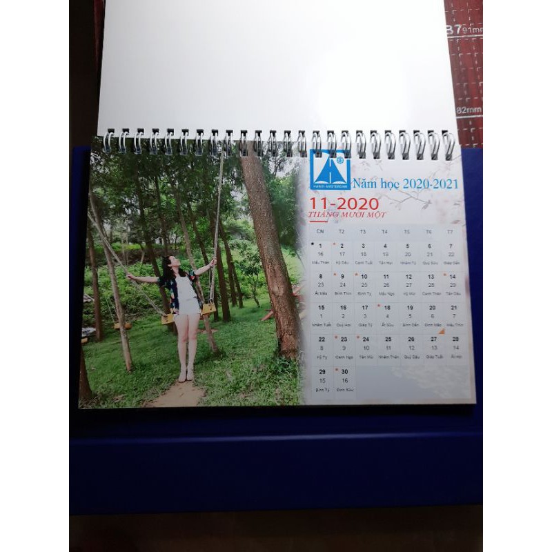 Xả hàng: Đế lịch để bàn