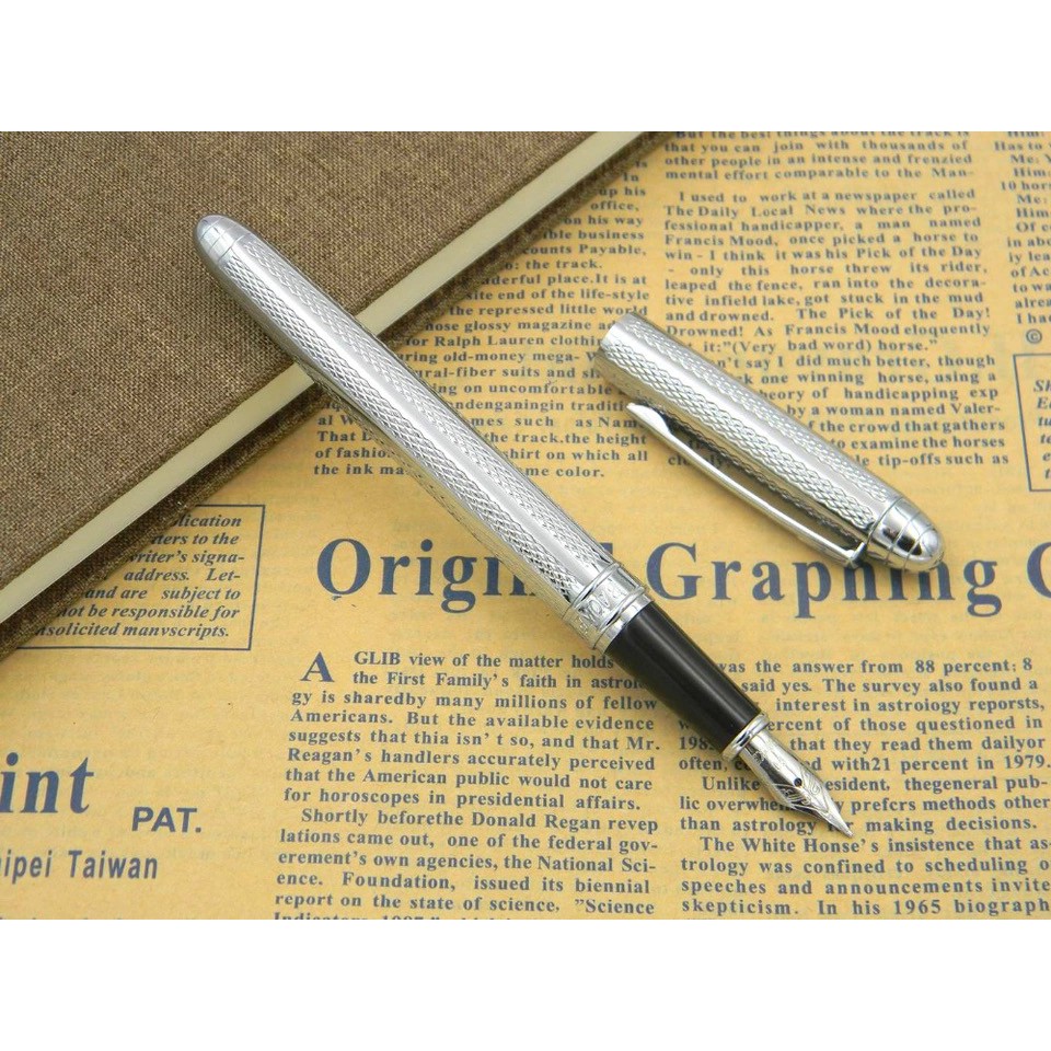 Bút máy thân kim loại mạ màu bạc bao gồm hộp - Baoke [Silver]