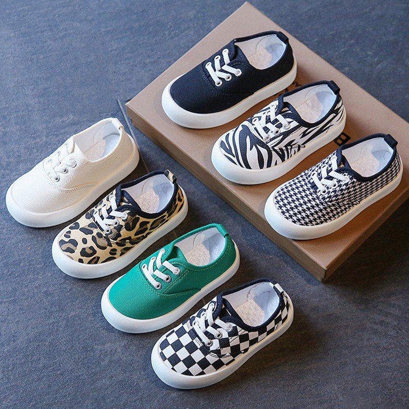 Giày thể thao bằng vải canvas màu trơn độc đáo thời trang xuân hè cho bé