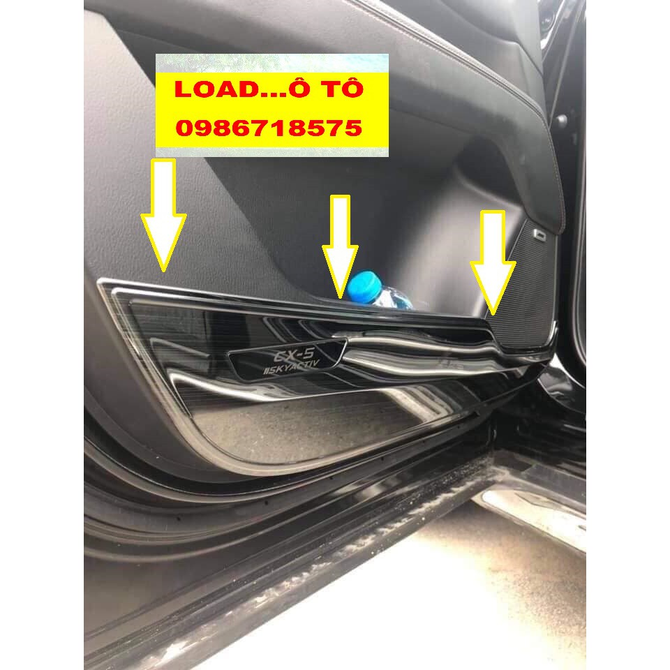 Ốp Tapli Cánh Cửa Xe Mazda CX5 2022-2018 Vân Titan Xước Cao Cấp Nhất Thị Trường