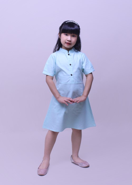 Đầm bé gái cổ lãnh tụ xanh lá cây Jadiny
