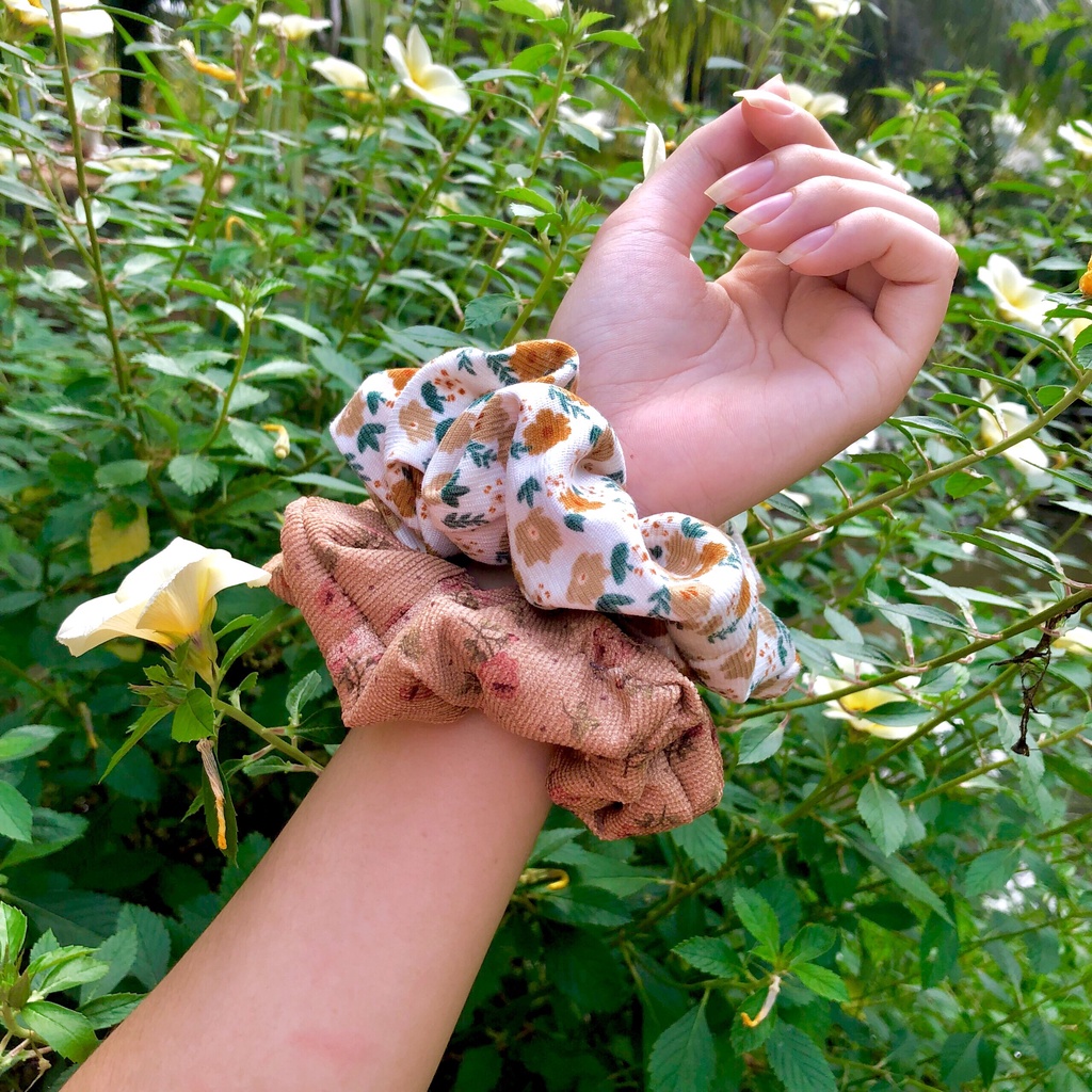 cột tóc Srunchies hoa nhí xinh xắn