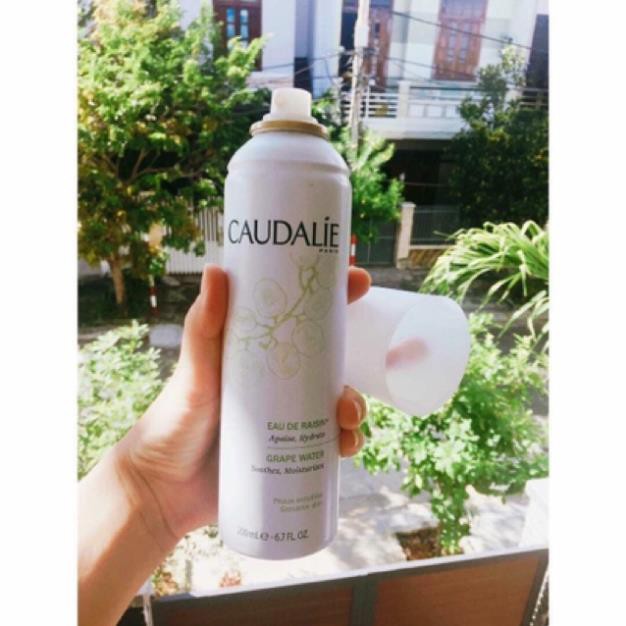 Xịt khoáng Caudalie dưỡng âm cho da căng mọng mềm mịn