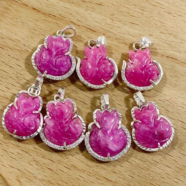 Mặt dây đeo hồ ly ruby bọc bạc