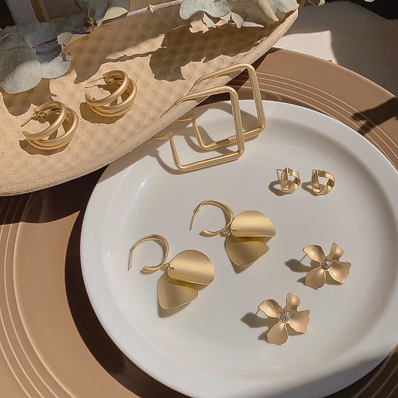 Khuyên Tai Kim Loại Dáng Tròn Phong Cách Hàn Quốc Thời Trang Cho Nữ