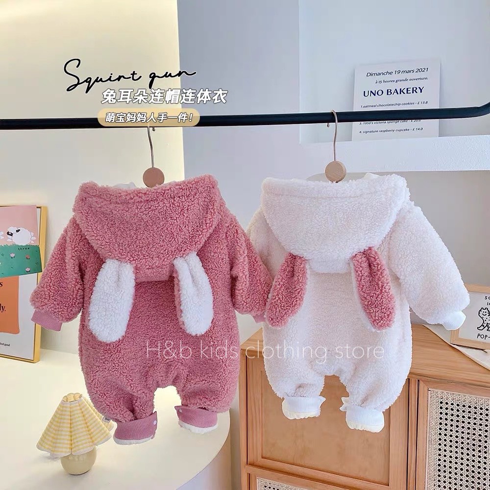 Body lông hồng trắng mũ thỏ cho bé