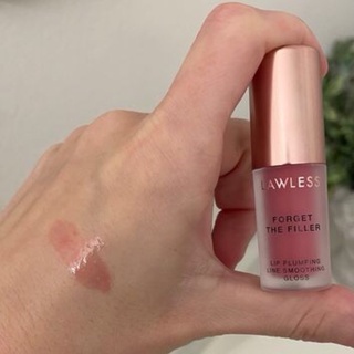 son bóng căng mọng môi lawless