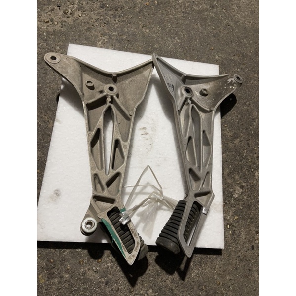 Cặp báng để chân sau xe máy wave a 100 cm hon đa