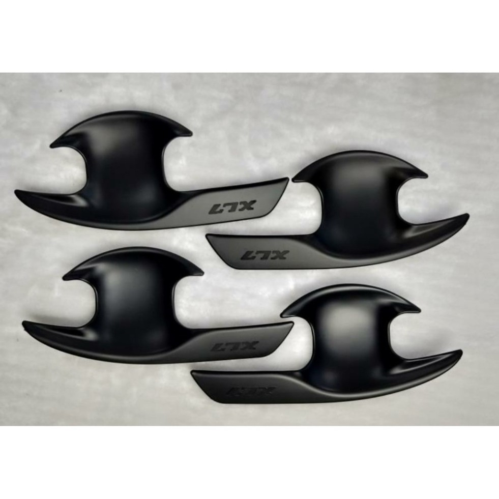 Hõm cửa Suzuki XL7 đen