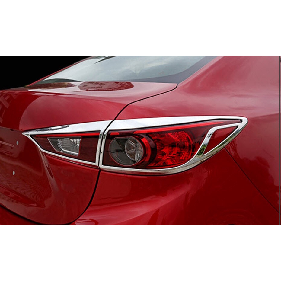 Ốp trang trí viền đèn hậu Mazda 3 2015-2019 sedan