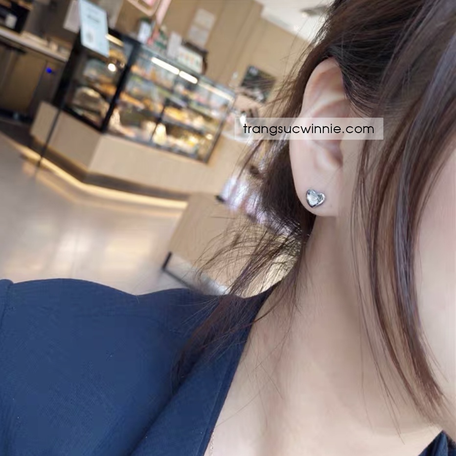 Hoa tai nữ titan Tiffany key B