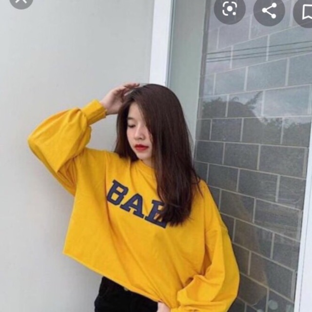 Áo croptop tay dài BAE vàng