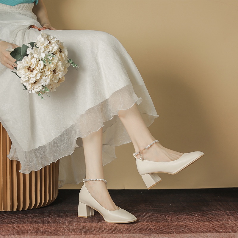 Giày cao gót dày Ielgy cài khóa đính ngọc trai giả dễ phối đồ thời trang cho nữ