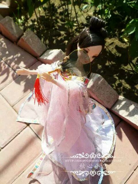 Quạt cổ trang cho búp bê