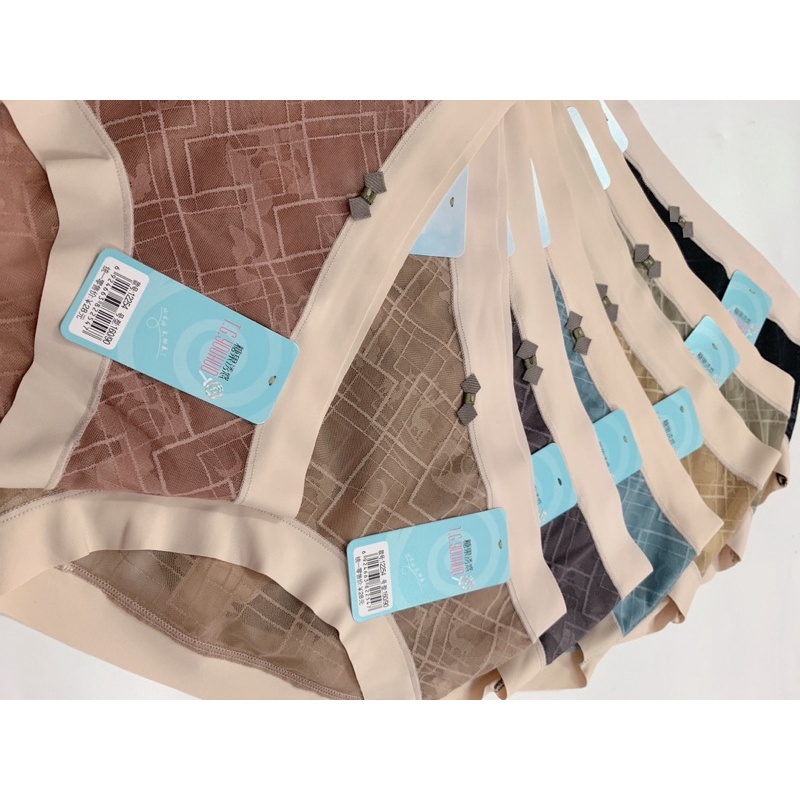Quần lót nữ ren mềm 3D cao cấp, viền đúc không hằn mông, đáy lót cotton kháng khuẩn. Phom 45-62kg, vòng mông 85-95cm.
