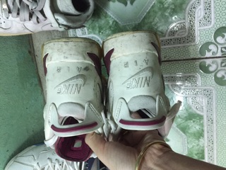 Giày sneakers