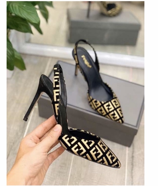 Giày cao gót hoạ tiết chữ FF size 35 đến size 39