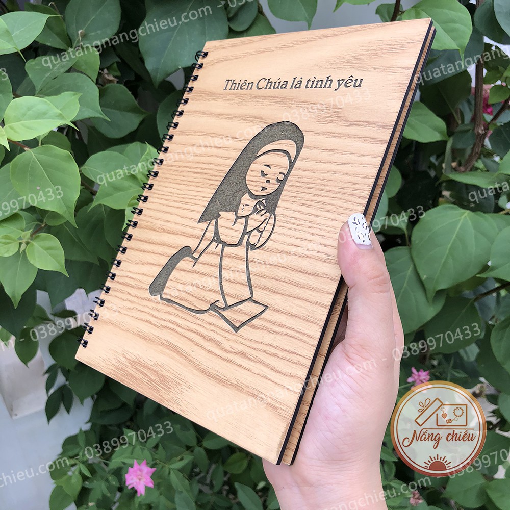Sổ tay khắc hình nữ tu sĩ, gáy lò xo, bìa gỗ ghi chép , ghi chú ....