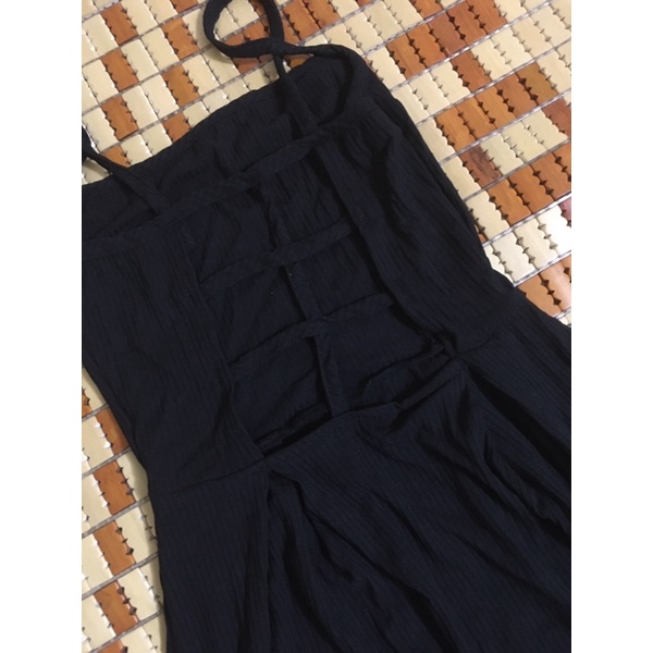 Đầm hai dây đen