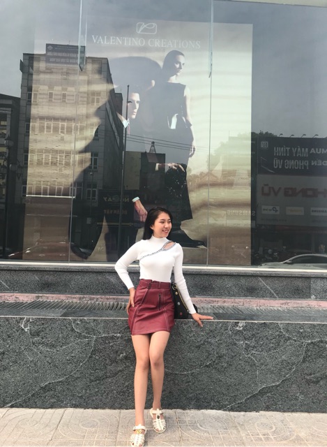 Áo len nữ cổ lỡ cutout vai chạy viền chữ thời trang thu đông | BigBuy360 - bigbuy360.vn