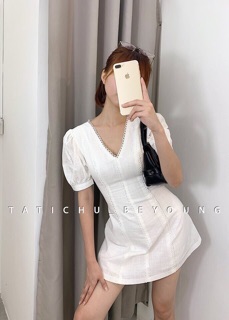 ĐẦM TRẮNG CỔ V CHIẾT EO