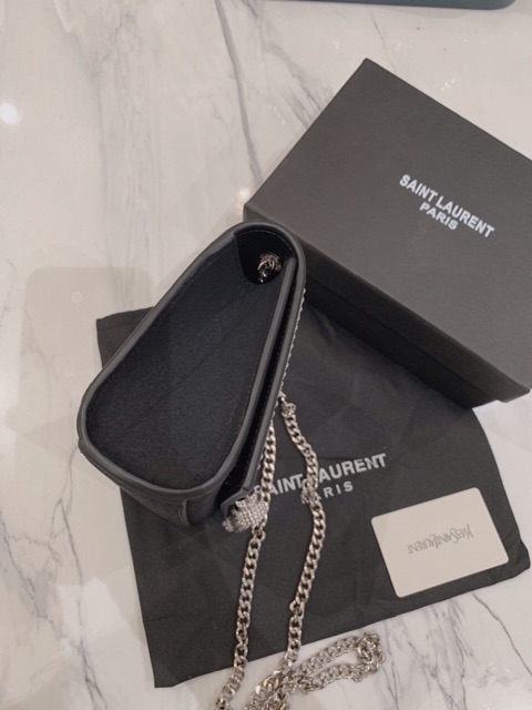 Túi đeo chéo đeo vai clutch đá logo mạ bạc tua rua da lộn màu đen fullbox có hộp