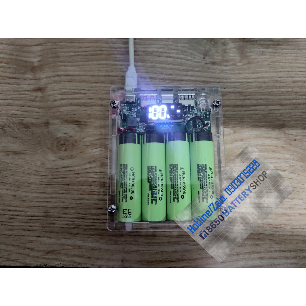 [SDP4] Box sạc dự phòng bằng mica sử dụng 4 pin 18650 14.000mah mạch sạc nhanh QC 4.0 5v 9v 12v báo pin bằng đồng hồ led